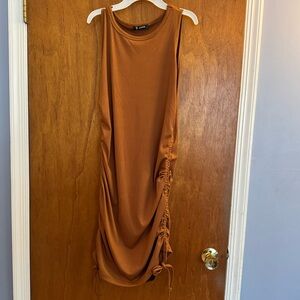 Brown cinched dress
Large